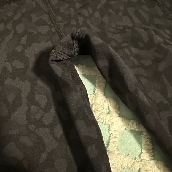 LULULEMON black Leopard sheer cropped leggings sz 4 - Picture 4 of 12